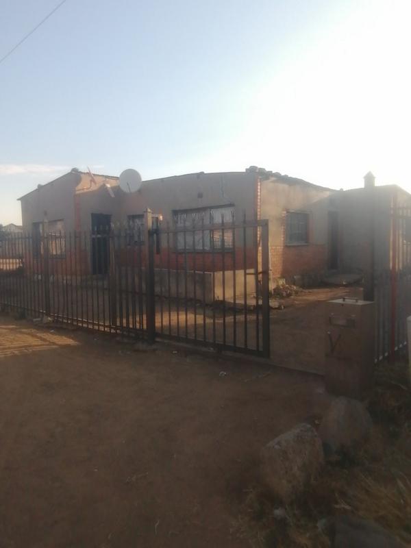 6 Bedroom Property for Sale in Bochabella Free State